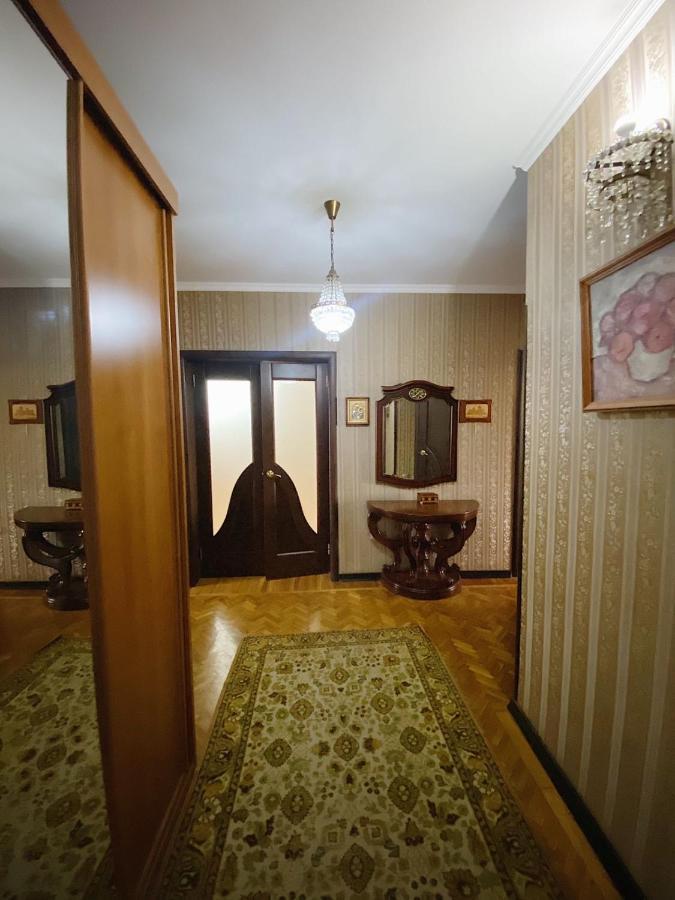 Большая Четырехкомнатная Квартира С Двумя Балконами У Моря В Центре Сухума,В Абхазии Sukhumi Eksteriør bilde